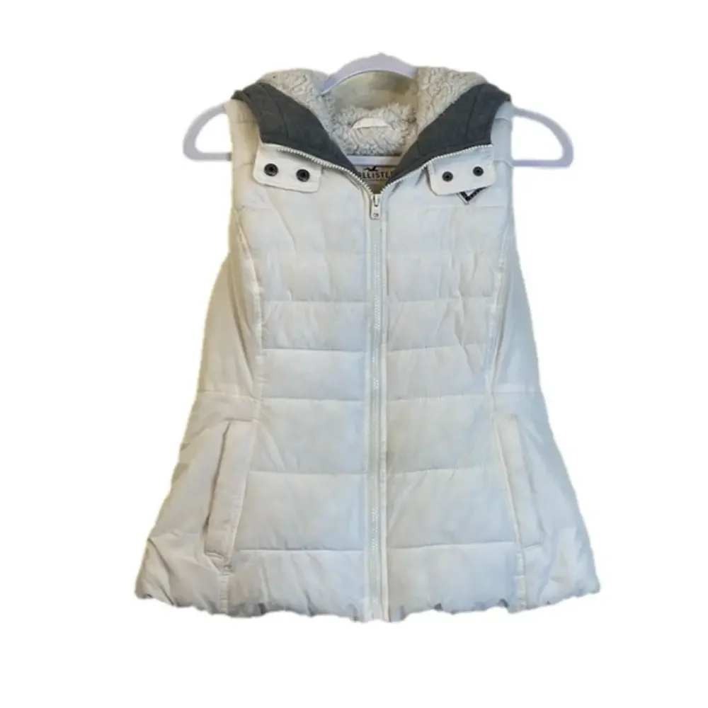 HOLLISTER Sherpa Lined White Puffer Vest Grey Hood Medium
